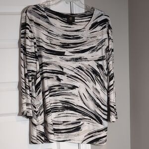 Women’s Black & White Abstract Stripe Boatneck Top
